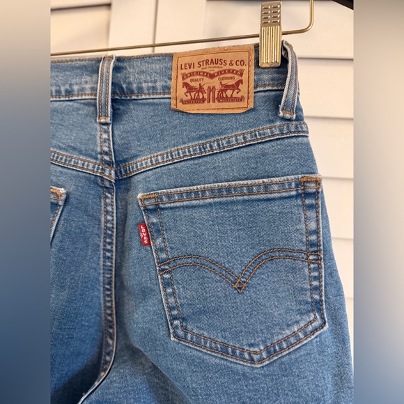 Levi’s Women’s Mom Jean with Raw Hem Size 24 - Picture 12 of 13